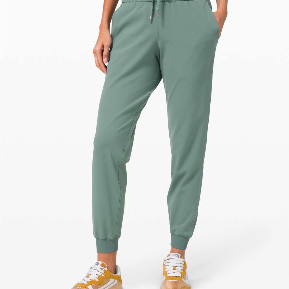 on the fly jogger luxtreme lululemon size 4